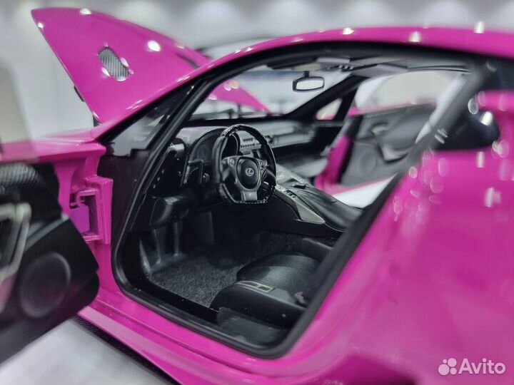 Модель Lexus LFA Pink 1:18 autoart