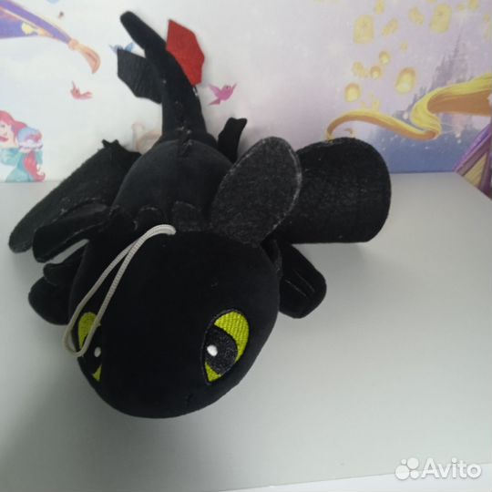 Дракон Беззубик и дневная фурия