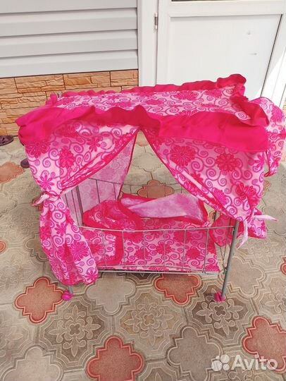 Стульчик для кормления кукол и кроватка