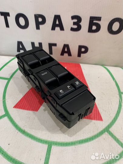 Кнопка управления стеклоподъемниками передняя