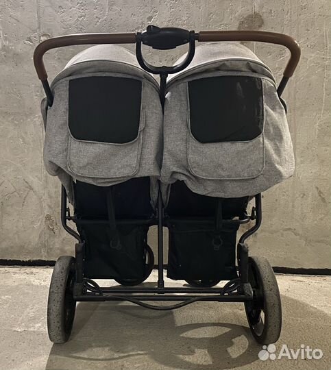 Коляска для двойни