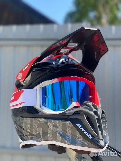 Кроссовый шлем Airoh Twist 2.0 Tech