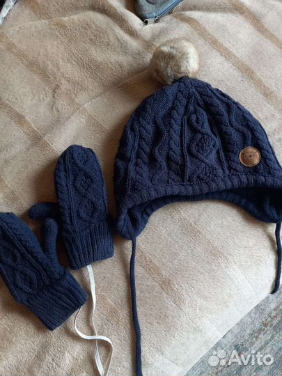 Шапка и варежки комплект