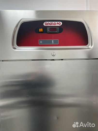 Холодильный шкаф