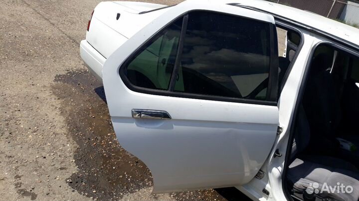 Дверь nissan bluebird qu14