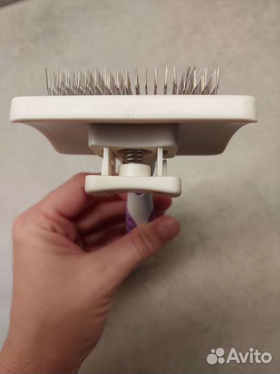 Щетка-пуходерка самоочищающаяся для кошек, малая