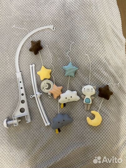 Музыкальный мобиль на кроватку