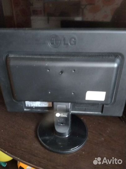 Монитор LG flatron W1942S