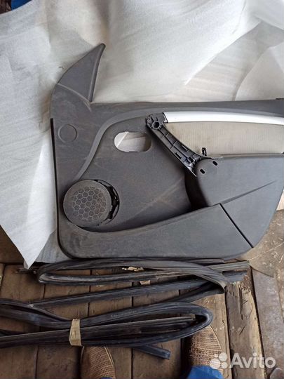 Обшивка двери лада ларгн