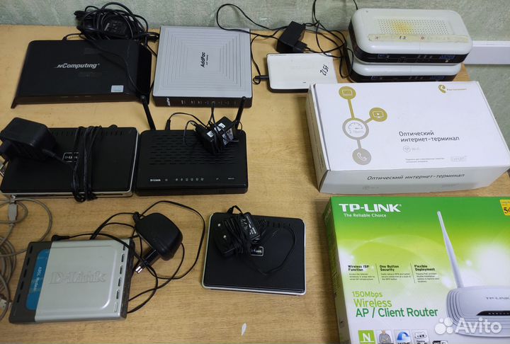 Роутеры в рабочем состоянии, коммутатор, модем