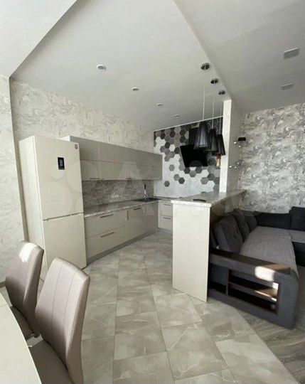 3-к. квартира, 100 м², 17/20 эт.