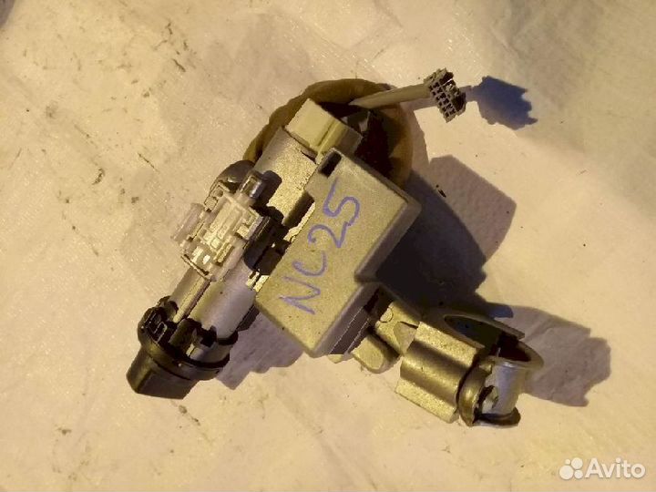Замок зажигания Nissan Serena NC25