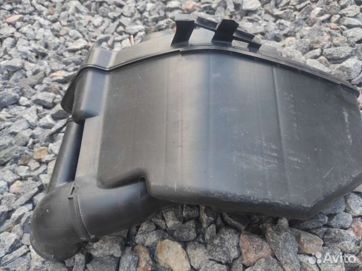 Пежо 3008 1436L6 резонатор воздушного фильтра