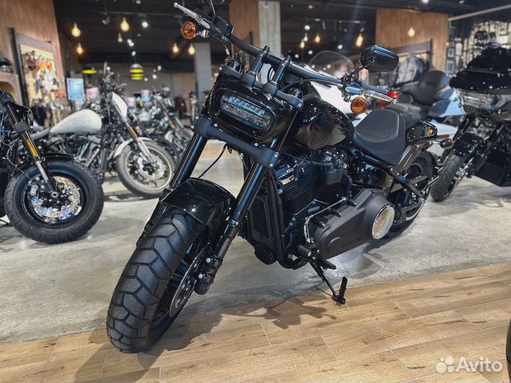 Harley-Davidson Softail Fat Bob 114 (Vivid Black)