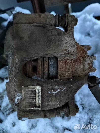 Супорт передний левый Peugeot 408