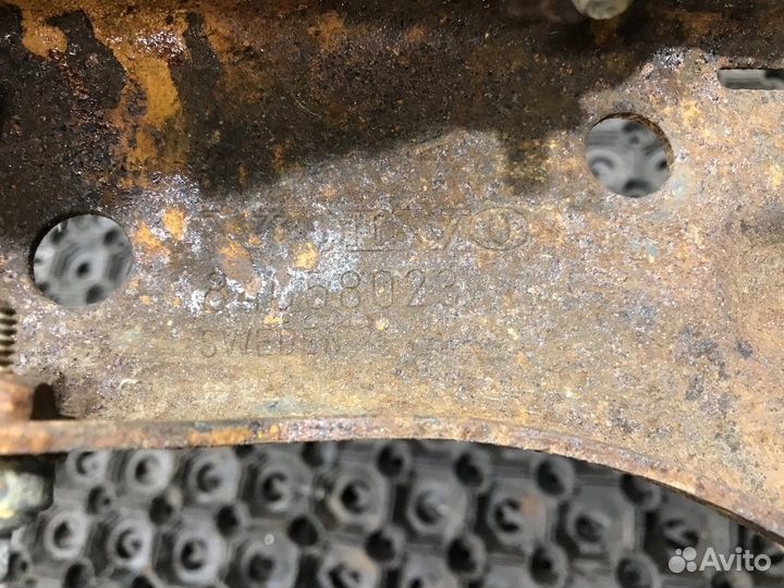 Кронштейн фары правый Volvo FH