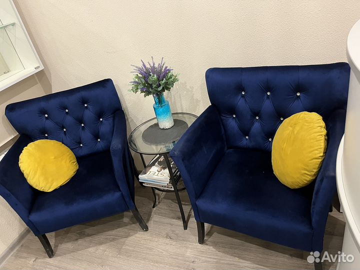 Кресло с подлокотниками