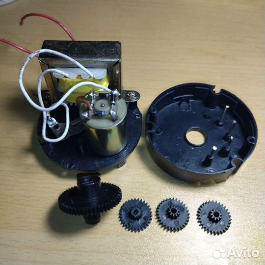 Трансформатор с микромоторчиком