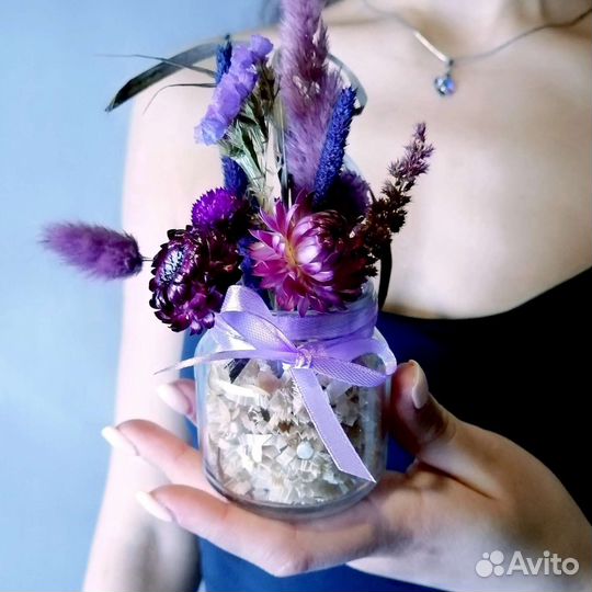 Фиолетовая баночка с сухоцветами