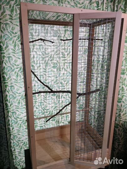 Клетка из дерева для птиц (экзотических животных)