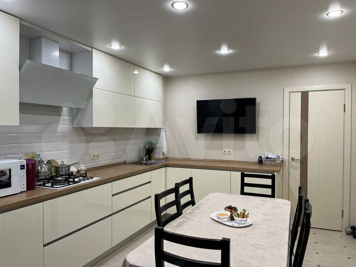 2-к. квартира, 73,5 м², 2/10 эт.