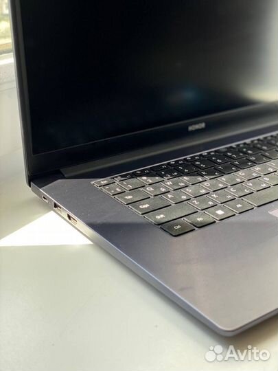 Ноутбук Honor MagicBook X15 i5/16/512