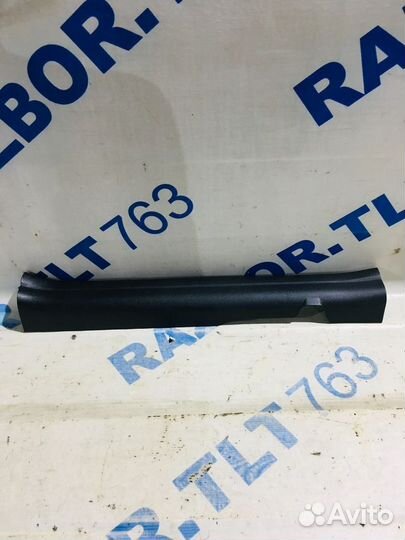 Обивка порога KIA ceed JD 1.6 ат хетчбек