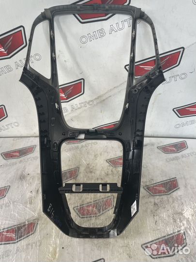 Накладка торпедо центральная Опель Астра J GTC