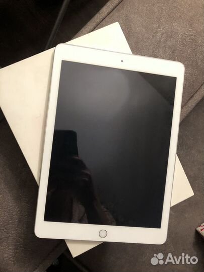 Apple iPad 9.7