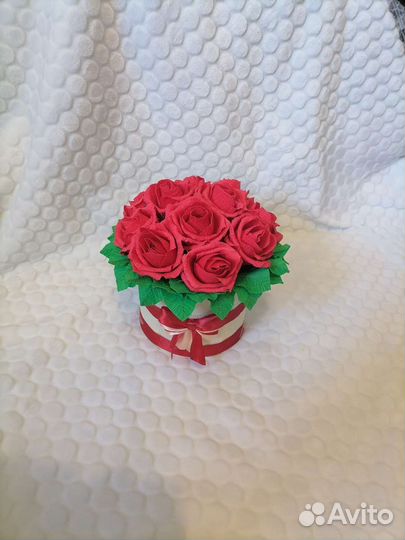 Подарок-Букет алых роз с конфетами