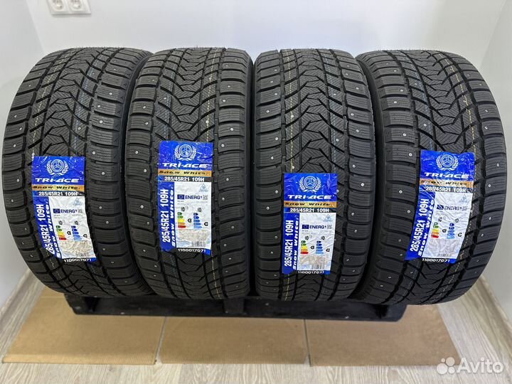 Tri Ace Snow White II Stud 285/45 R21 108U
