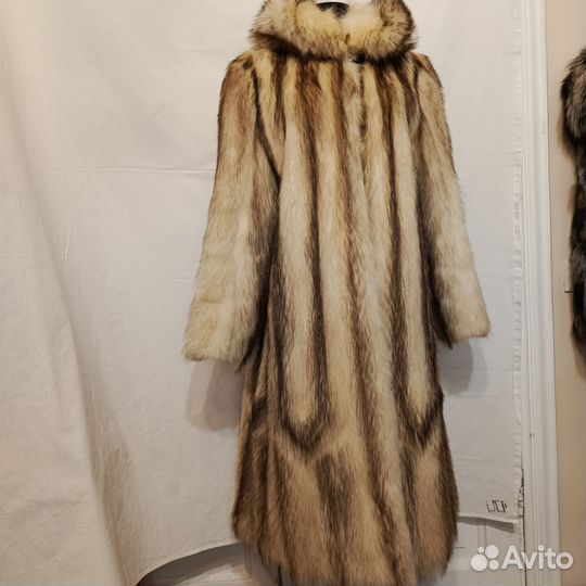 Шуба енот белый