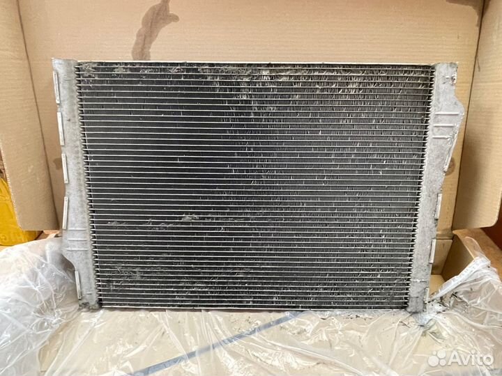 Радиатор BMW X5 E70 рест оригинал Behr 17117533472