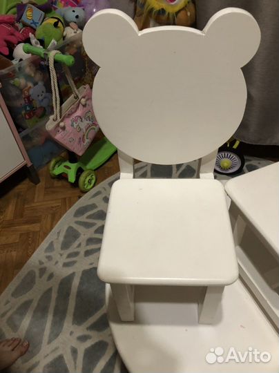 Детский стол и стулья
