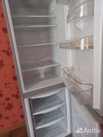 Холодильник двухкамерный samsung