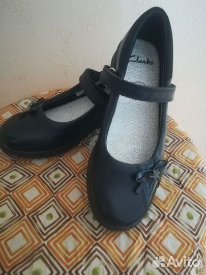 Туфли для девочки Clarks кожа новые 2UK полнота F