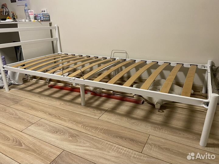 Кровать б/у с матрасом