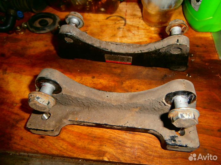 Скобы D2 для Scion tC/Wish для передних суппортов