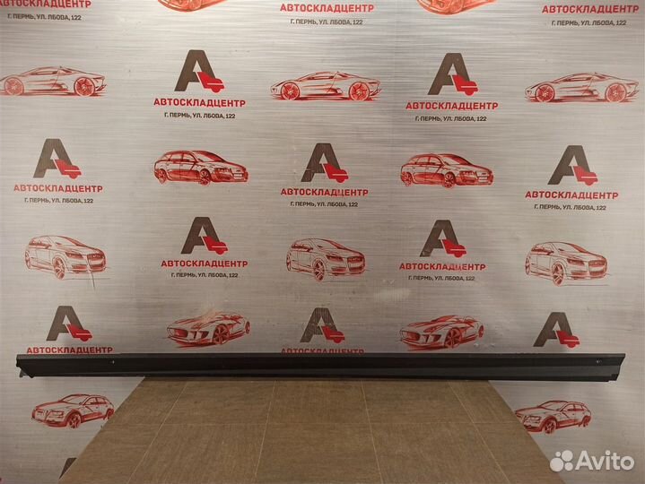 Накладка порога кузова - наружная облицовка правая