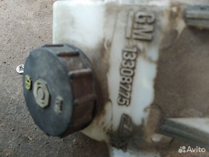 Главный тормозной цилиндр Opel Zafira C