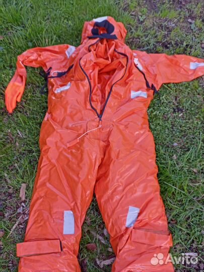 Спасательный костюм