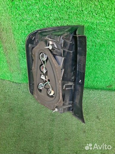 Фонарь задний правый Toyota Prius