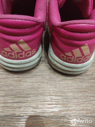 Кроссовки adidas для девочки, 30