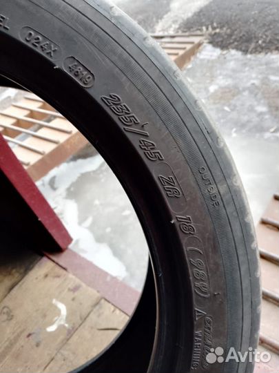Michelin Pilot Sport 3 235/45 R18 98Y