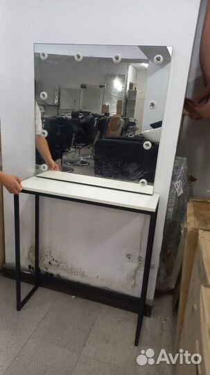 Стол визажиста