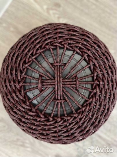 Кашпо из искусственного ротанга