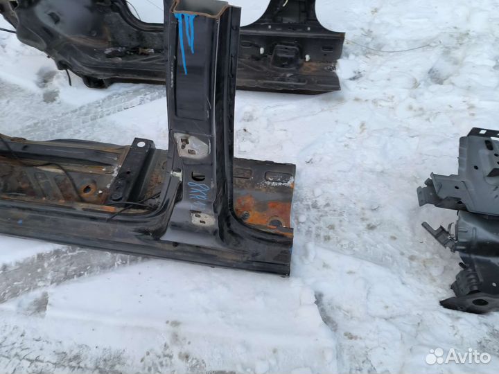 Рено duster Передняя левая стойка порог 2014