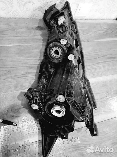 Фара передняя левая на Мазду 6