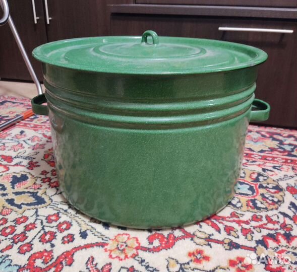 Кастрюля эмалированная большая