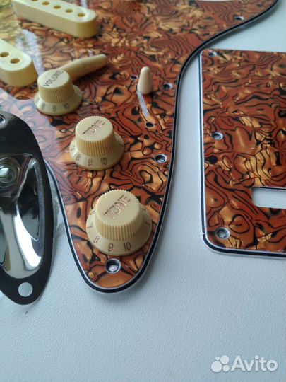 Пикгард SSS Tiger Stripe Shell/Pearl Tint